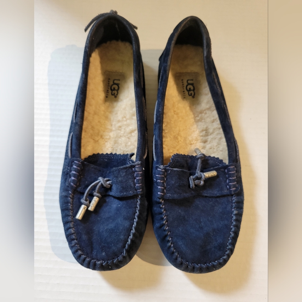 UGG Ladies Roni Navy Pre-Owned Suede Moccasin Size 6.5